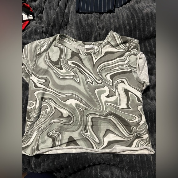 Bundle of cropped shirts - Picture 2 of 5